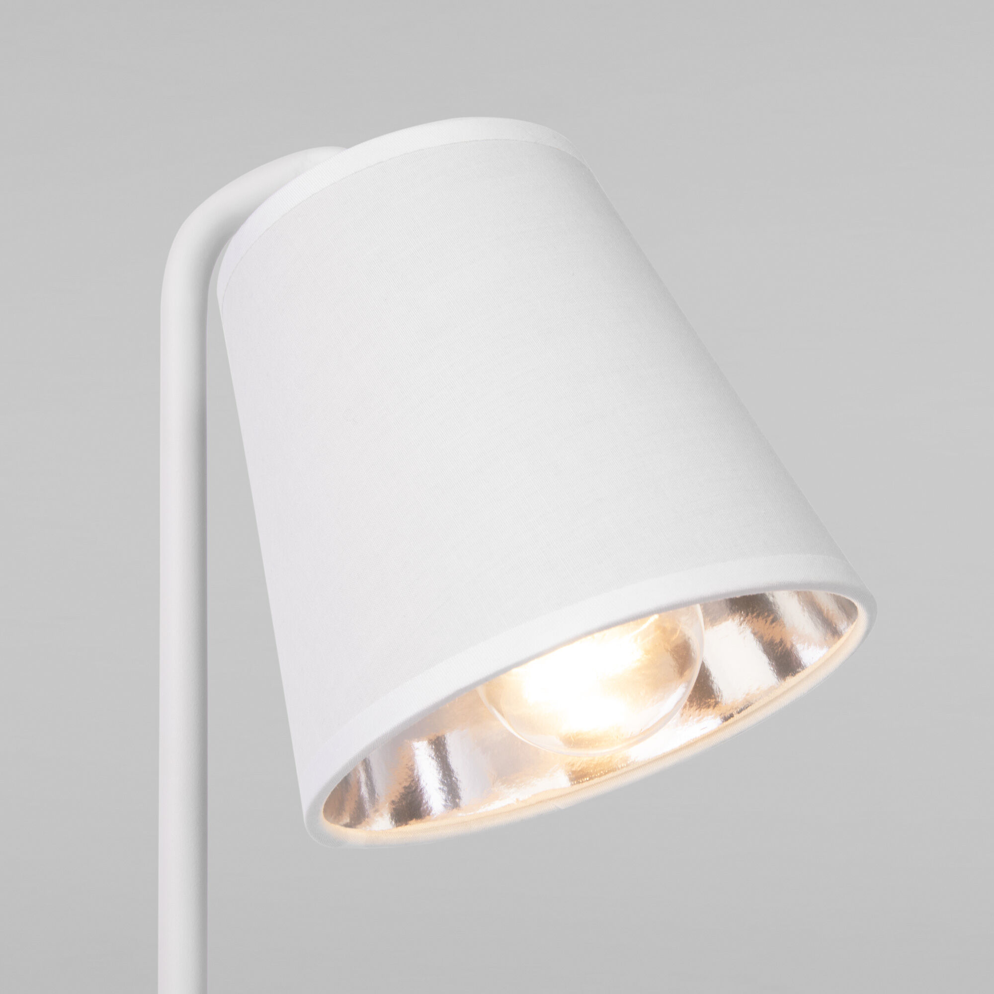 Настольная лампа Eurosvet Montero 4690389189593 белый матовый