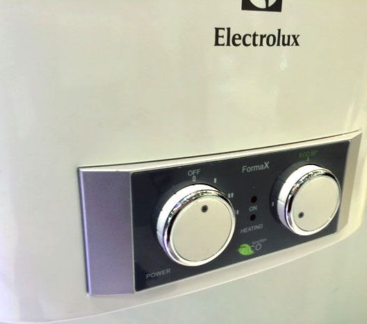 Электрический водонагреватель Electrolux EWH 100 Formax