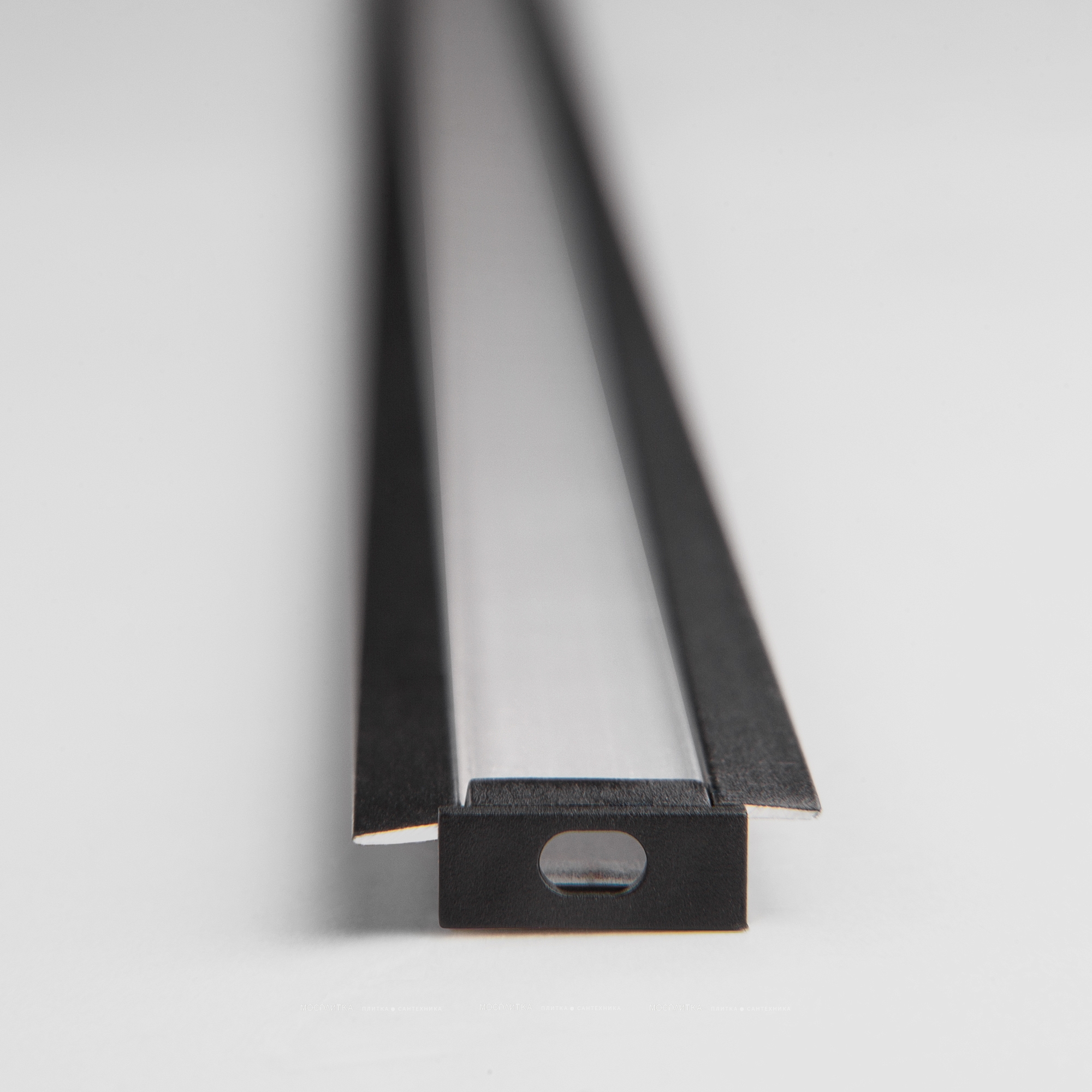 Встраиваемый алюминиевый профиль с рассеивателем чёрный/белый для светодиодной ленты Elektrostandard LL-2-ALP007 4690389170461 - изображение 3
