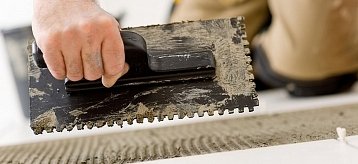 Как правильно положить плитку на деревянный пол своими руками?