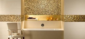 Золотая плитка-мозаика в ванной комнате: янтарная комната найдена!
